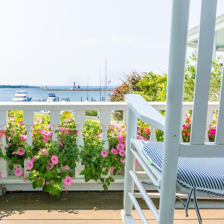 Island House Hotel Макинак Айлънд Екстериор снимка