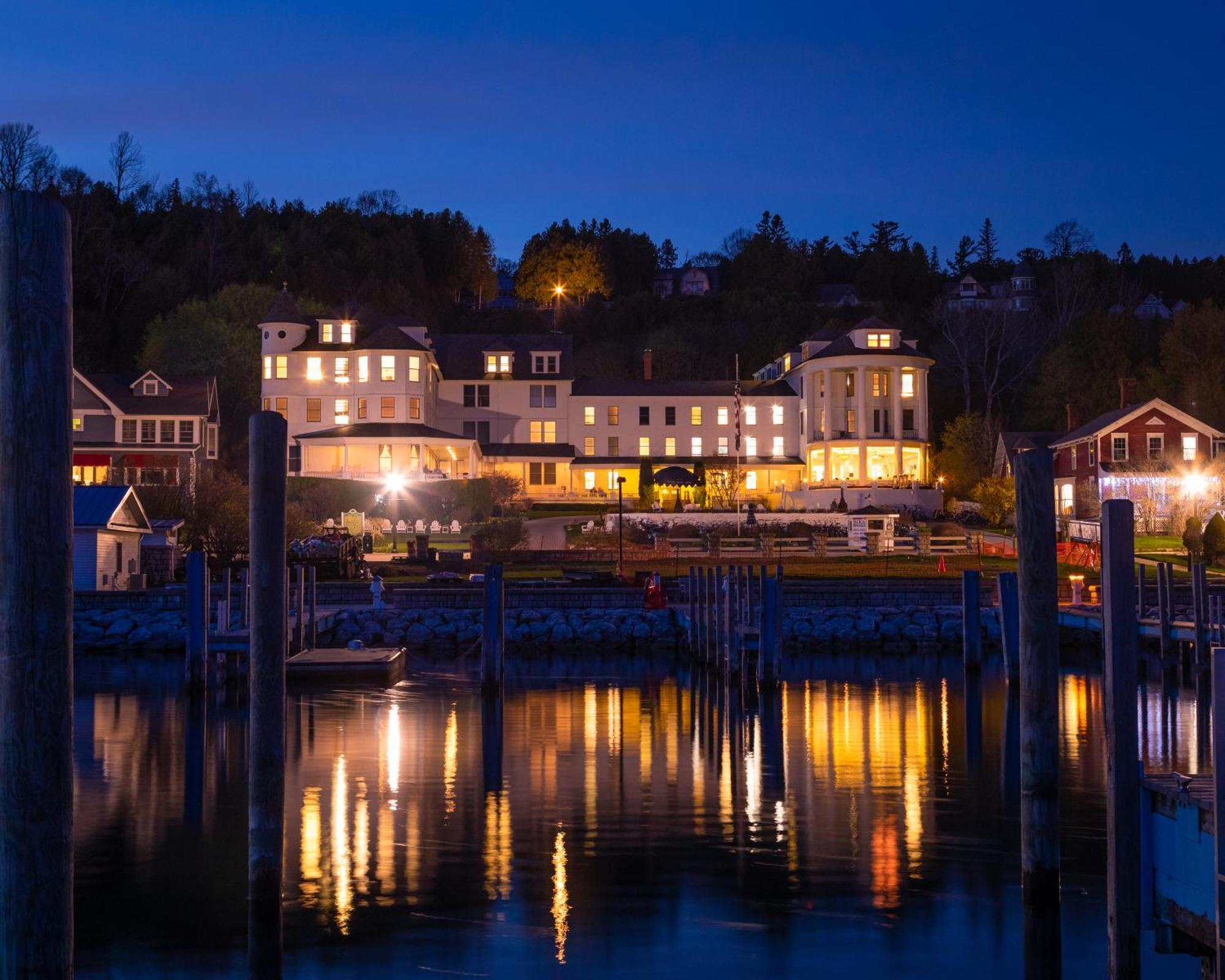 Island House Hotel Макинак Айлънд Екстериор снимка