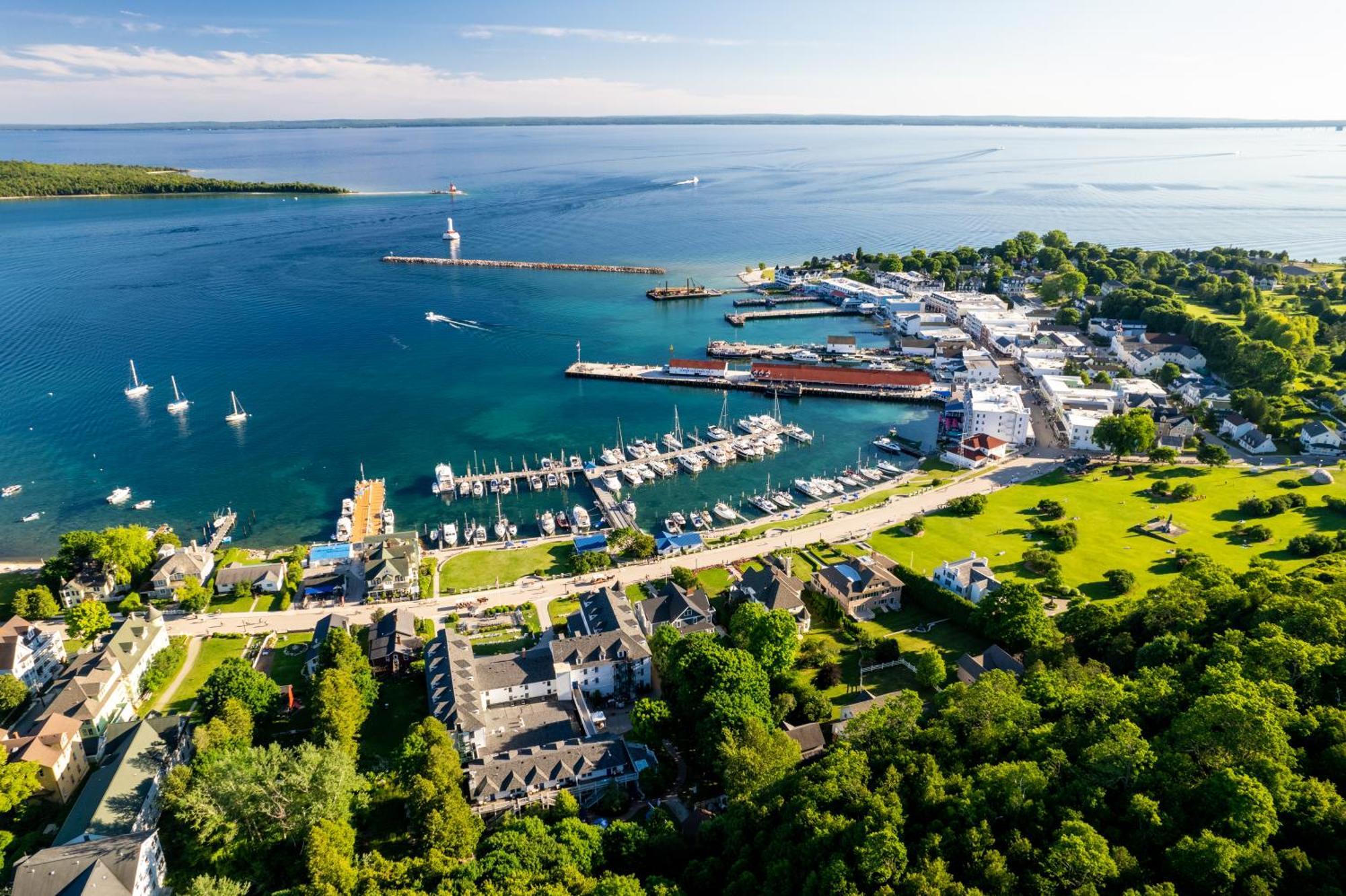 Island House Hotel Макинак Айлънд Екстериор снимка